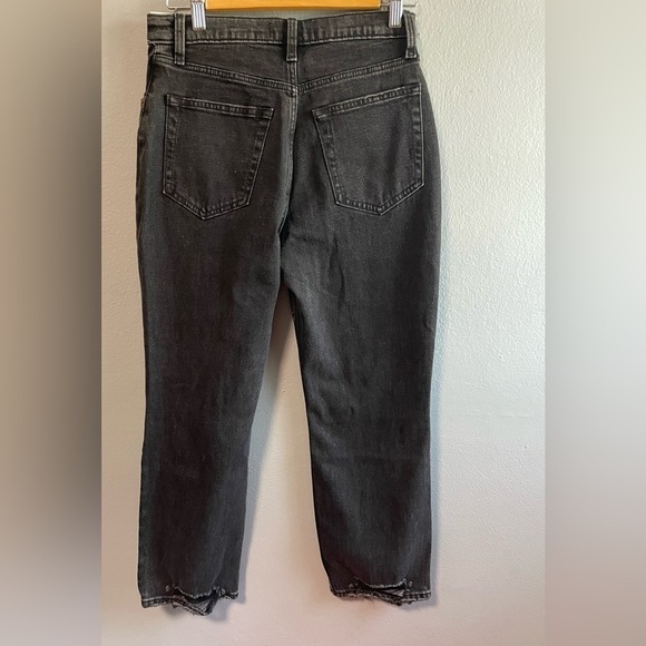 NWT Abercrombie & Fitch Ultra High-Rise
Ankle Straight Jeans in Black. Size 27 - Picture 10 of 11